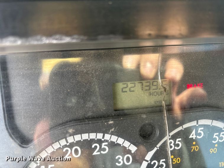 image for item EU4872 2011 Freightliner Cascadia semi truck