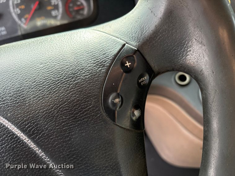 image for item EU4872 2011 Freightliner Cascadia semi truck