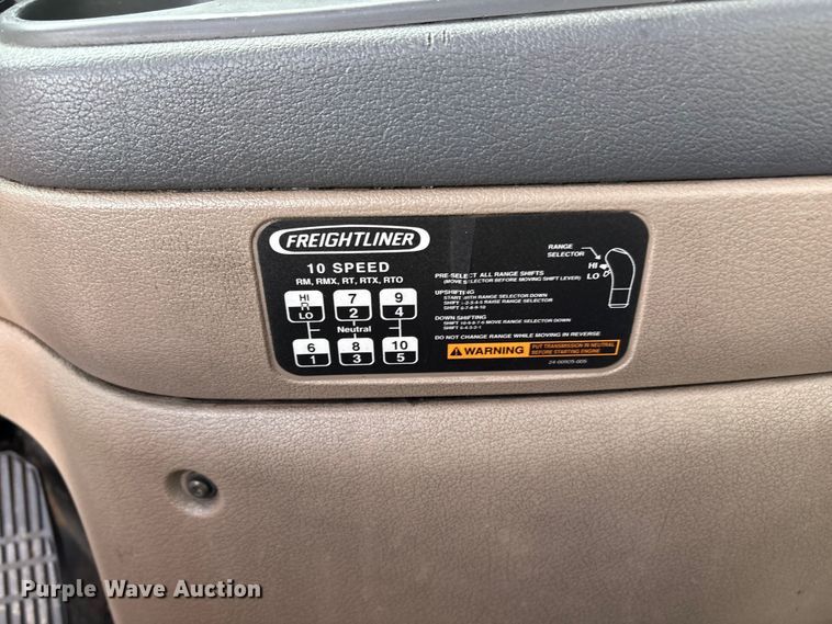 image for item EU4872 2011 Freightliner Cascadia semi truck