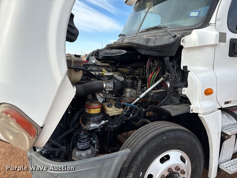 image for item EU4872 2011 Freightliner Cascadia semi truck