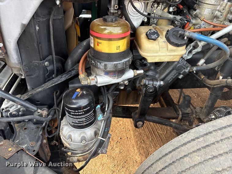 image for item EU4872 2011 Freightliner Cascadia semi truck