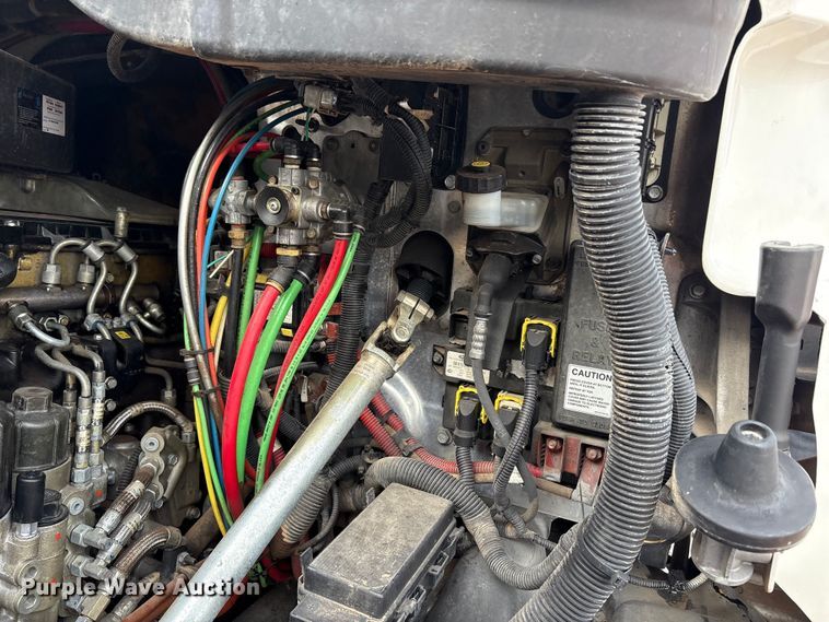 image for item EU4872 2011 Freightliner Cascadia semi truck