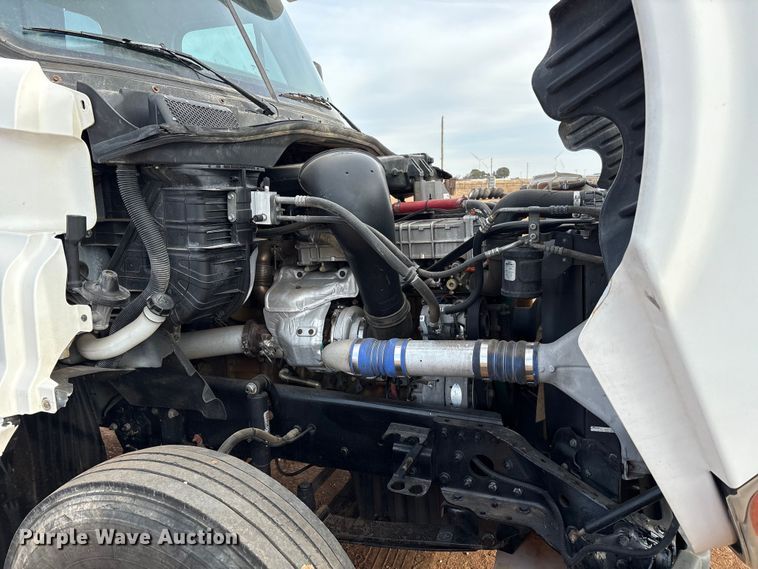 image for item EU4872 2011 Freightliner Cascadia semi truck