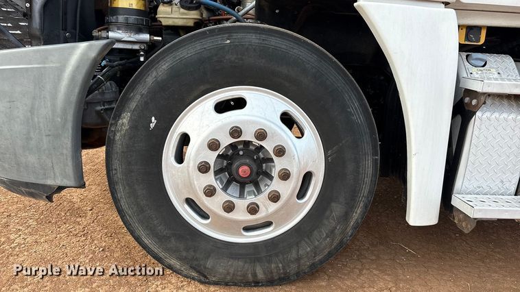 image for item EU4872 2011 Freightliner Cascadia semi truck