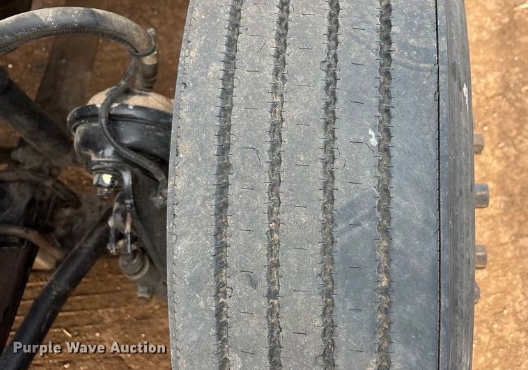 image for item EU4872 2011 Freightliner Cascadia semi truck