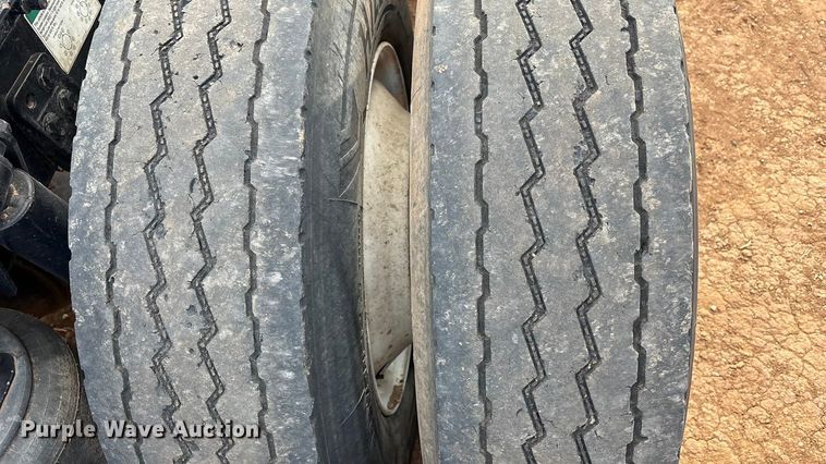 image for item EU4872 2011 Freightliner Cascadia semi truck