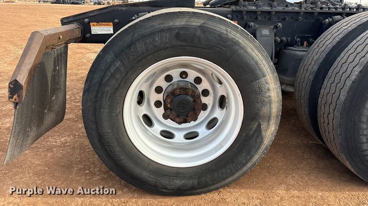 image for item EU4872 2011 Freightliner Cascadia semi truck