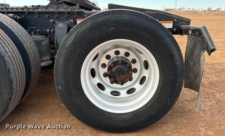 image for item EU4872 2011 Freightliner Cascadia semi truck