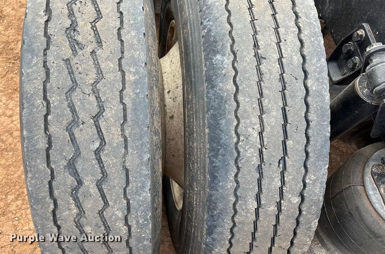 image for item EU4872 2011 Freightliner Cascadia semi truck