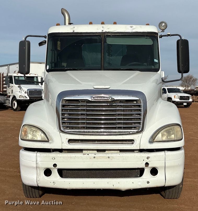 image for item EU4873 2009 Freightliner Columbia semi truck