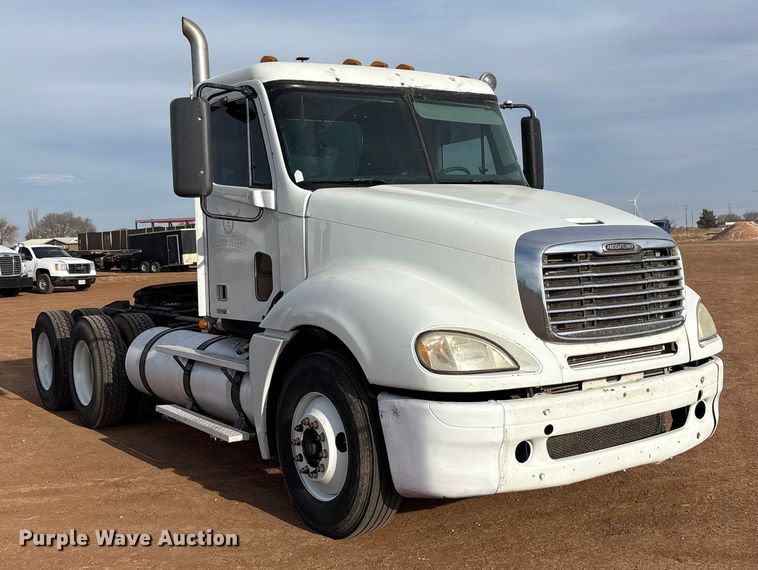 image for item EU4873 2009 Freightliner Columbia semi truck