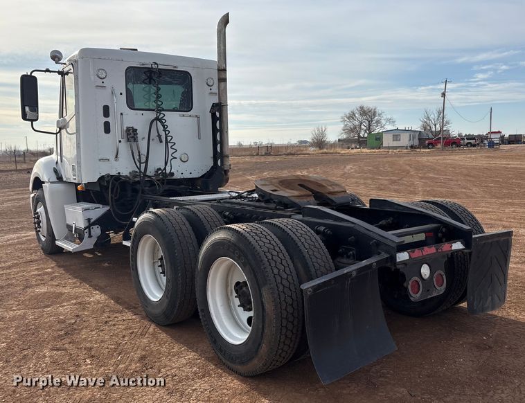 image for item EU4873 2009 Freightliner Columbia semi truck