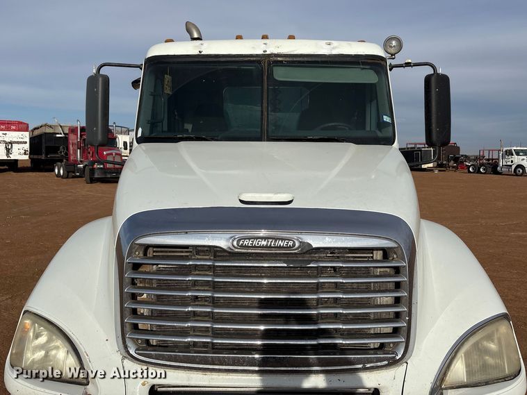 image for item EU4873 2009 Freightliner Columbia semi truck