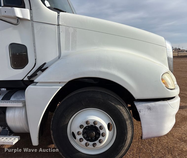 image for item EU4873 2009 Freightliner Columbia semi truck