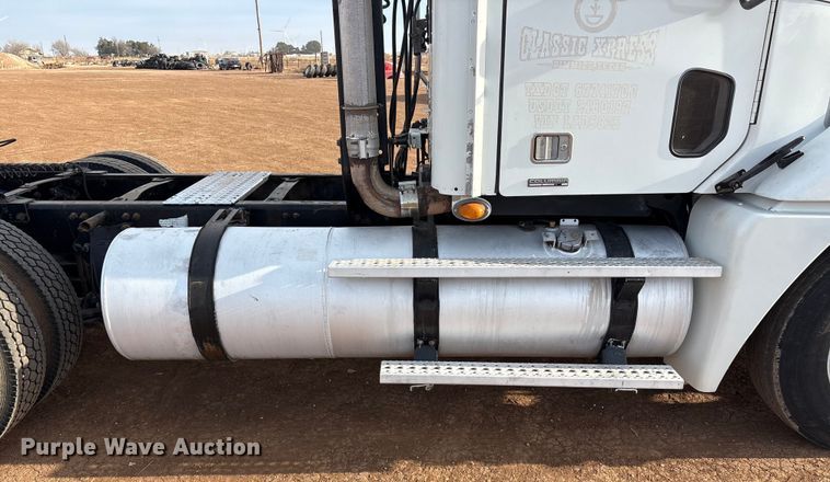 image for item EU4873 2009 Freightliner Columbia semi truck