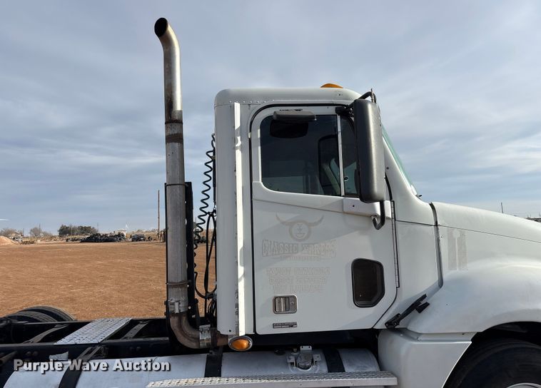 image for item EU4873 2009 Freightliner Columbia semi truck