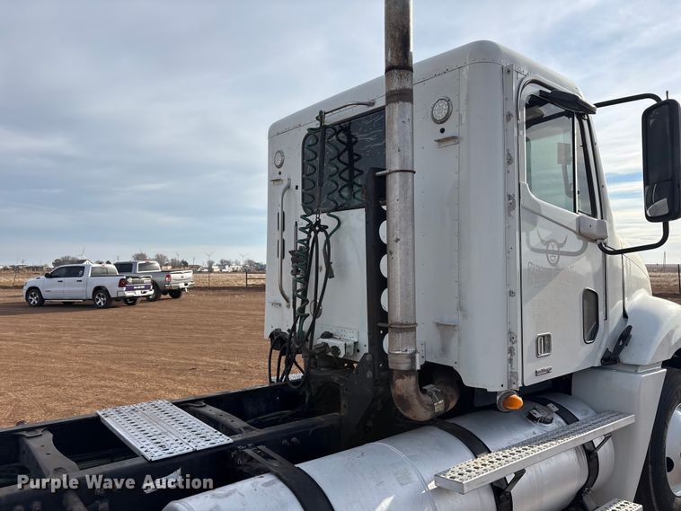 image for item EU4873 2009 Freightliner Columbia semi truck