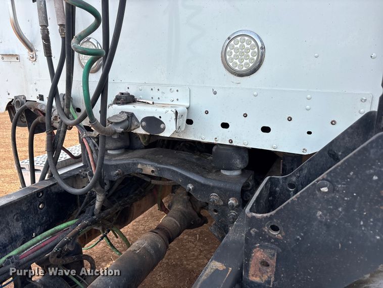 image for item EU4873 2009 Freightliner Columbia semi truck