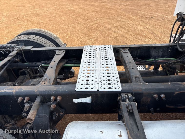 image for item EU4873 2009 Freightliner Columbia semi truck