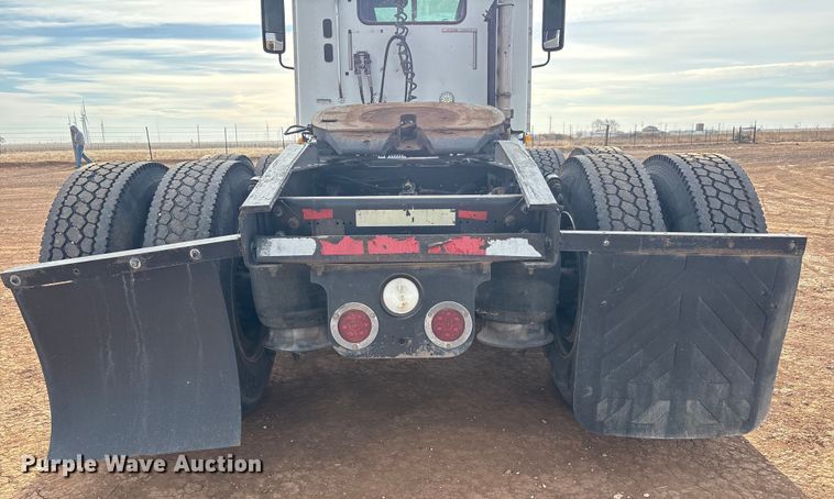 image for item EU4873 2009 Freightliner Columbia semi truck