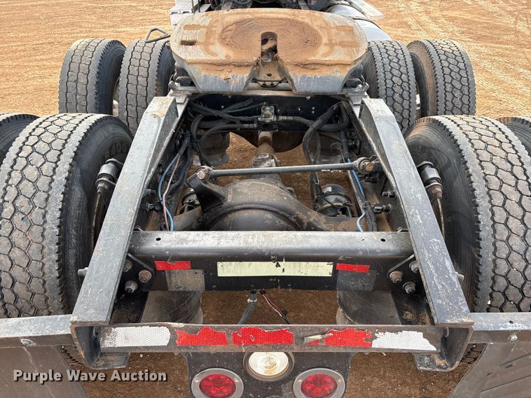 image for item EU4873 2009 Freightliner Columbia semi truck