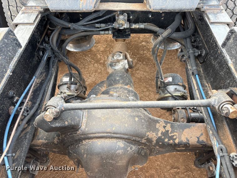 image for item EU4873 2009 Freightliner Columbia semi truck