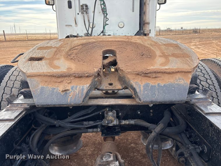 image for item EU4873 2009 Freightliner Columbia semi truck