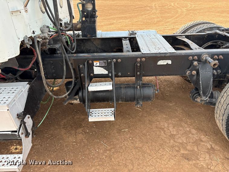 image for item EU4873 2009 Freightliner Columbia semi truck