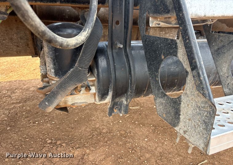 image for item EU4873 2009 Freightliner Columbia semi truck