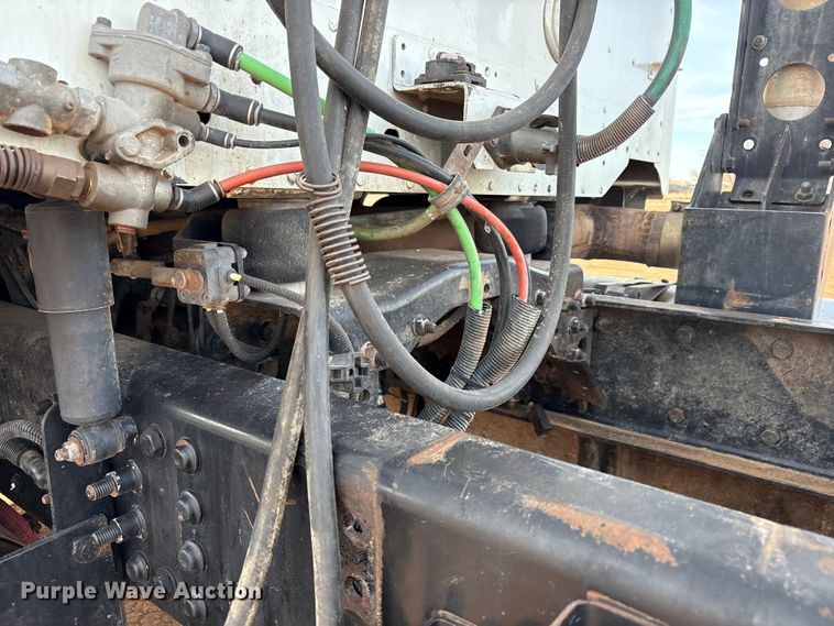 image for item EU4873 2009 Freightliner Columbia semi truck