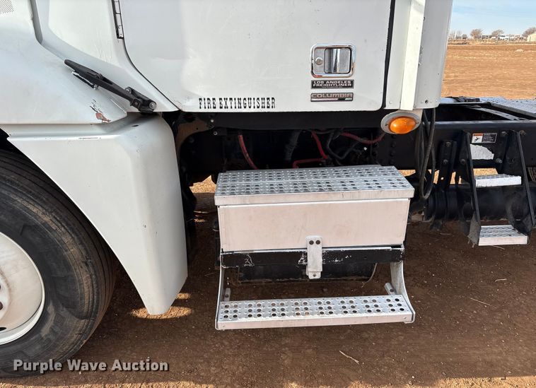 image for item EU4873 2009 Freightliner Columbia semi truck