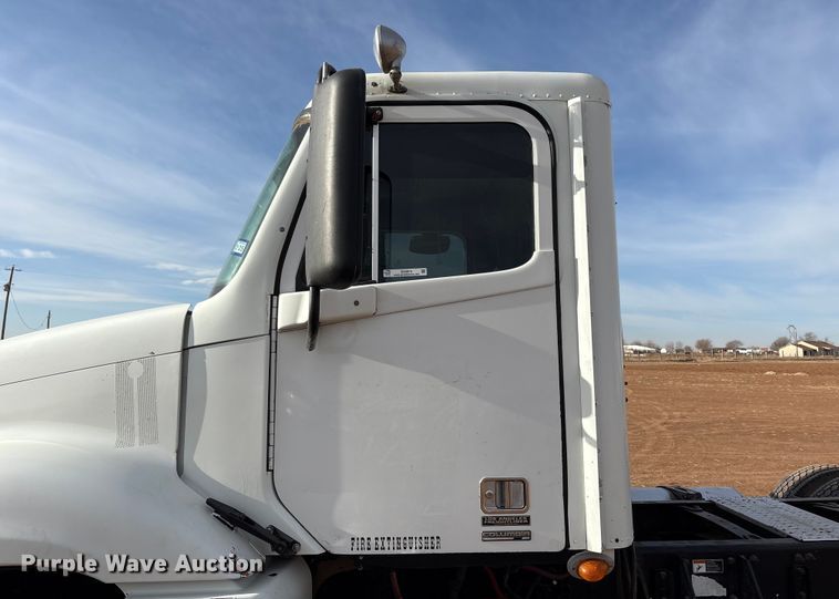 image for item EU4873 2009 Freightliner Columbia semi truck