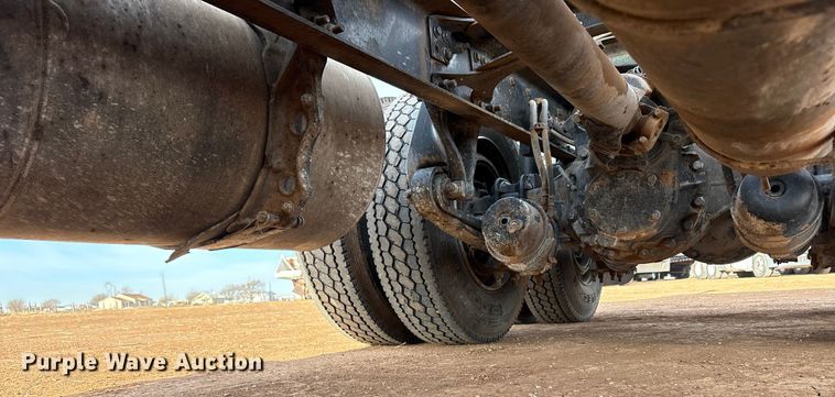 image for item EU4873 2009 Freightliner Columbia semi truck