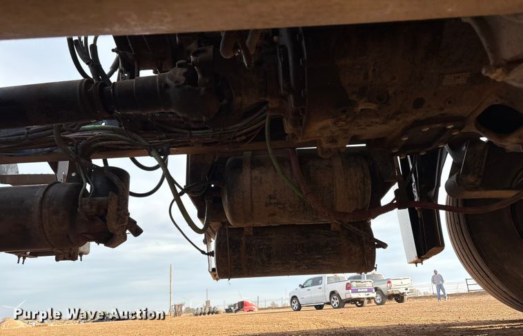 image for item EU4873 2009 Freightliner Columbia semi truck