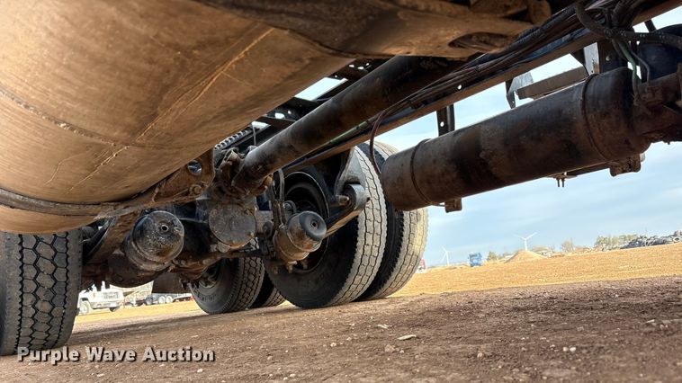 image for item EU4873 2009 Freightliner Columbia semi truck