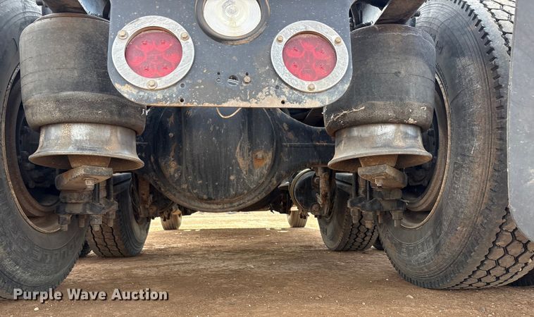 image for item EU4873 2009 Freightliner Columbia semi truck