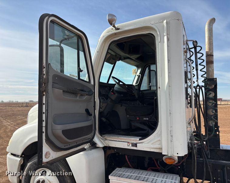 image for item EU4873 2009 Freightliner Columbia semi truck