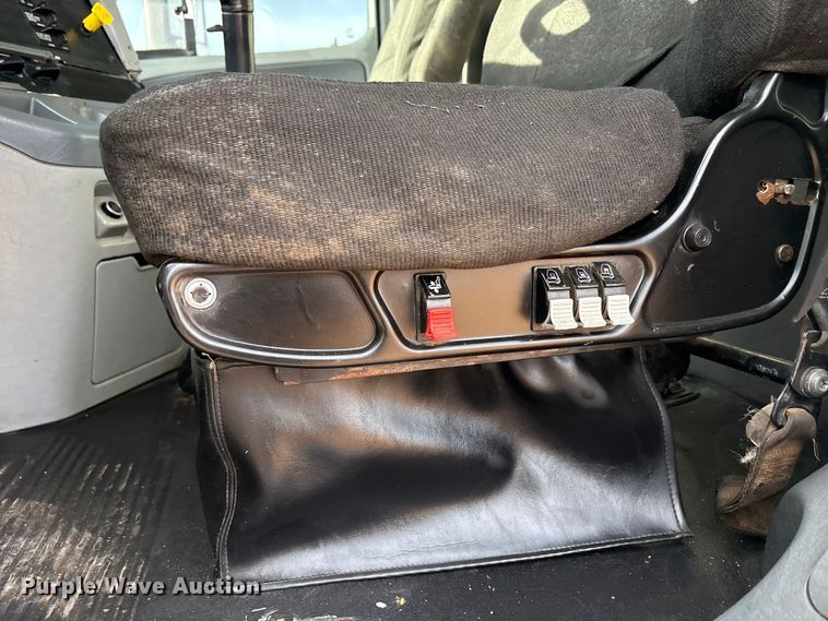 image for item EU4873 2009 Freightliner Columbia semi truck