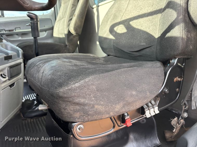 image for item EU4873 2009 Freightliner Columbia semi truck