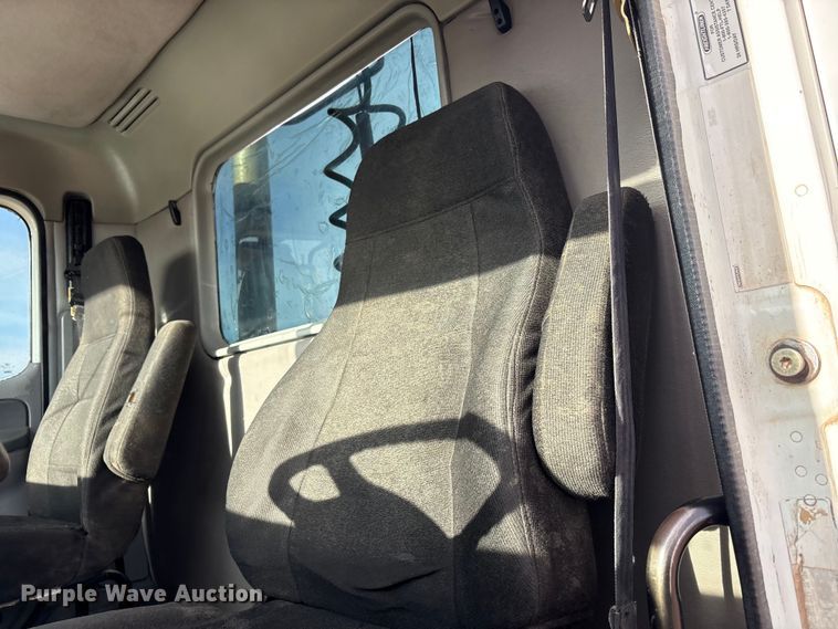 image for item EU4873 2009 Freightliner Columbia semi truck