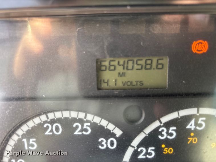 image for item EU4873 2009 Freightliner Columbia semi truck