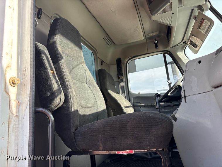 image for item EU4873 2009 Freightliner Columbia semi truck