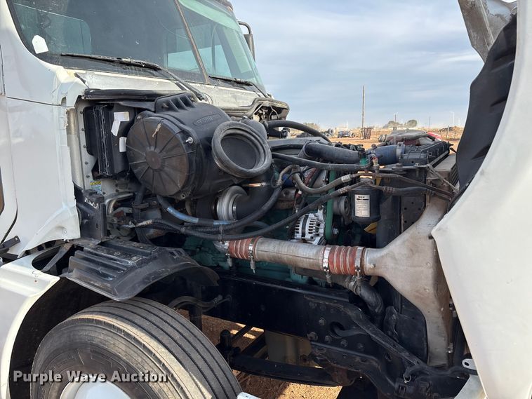 image for item EU4873 2009 Freightliner Columbia semi truck