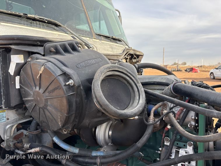 image for item EU4873 2009 Freightliner Columbia semi truck