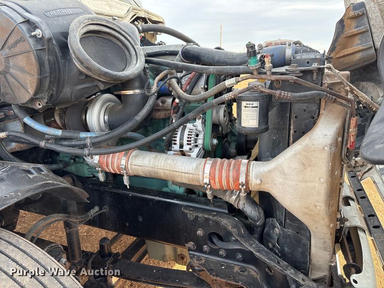 image for item EU4873 2009 Freightliner Columbia semi truck