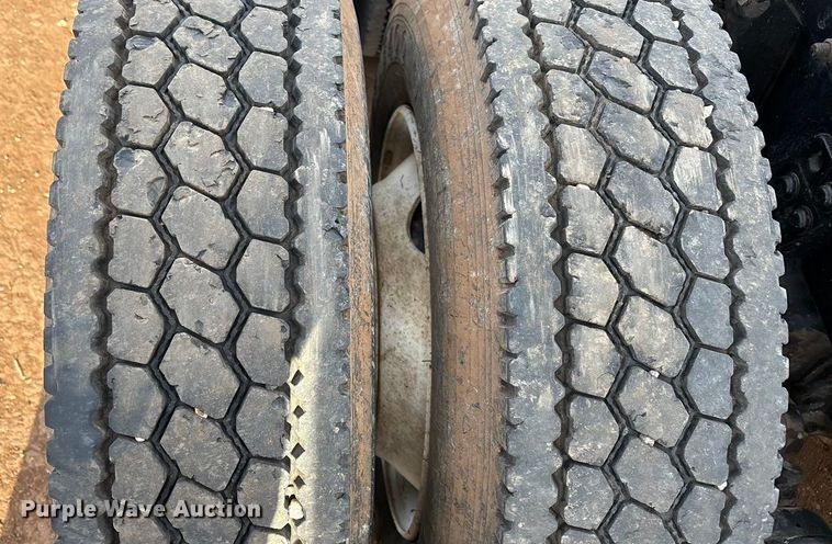 image for item EU4873 2009 Freightliner Columbia semi truck