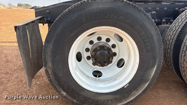 image for item EU4873 2009 Freightliner Columbia semi truck