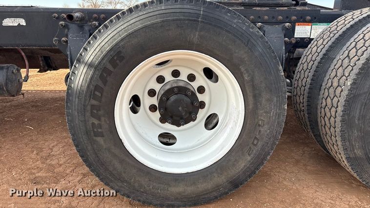 image for item EU4873 2009 Freightliner Columbia semi truck