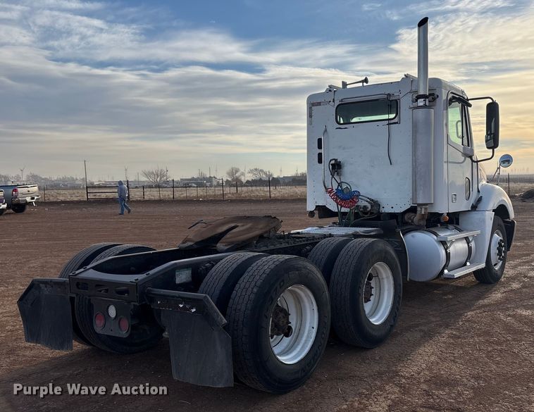 image for item EU4874 2006 Freightliner Columbia semi truck
