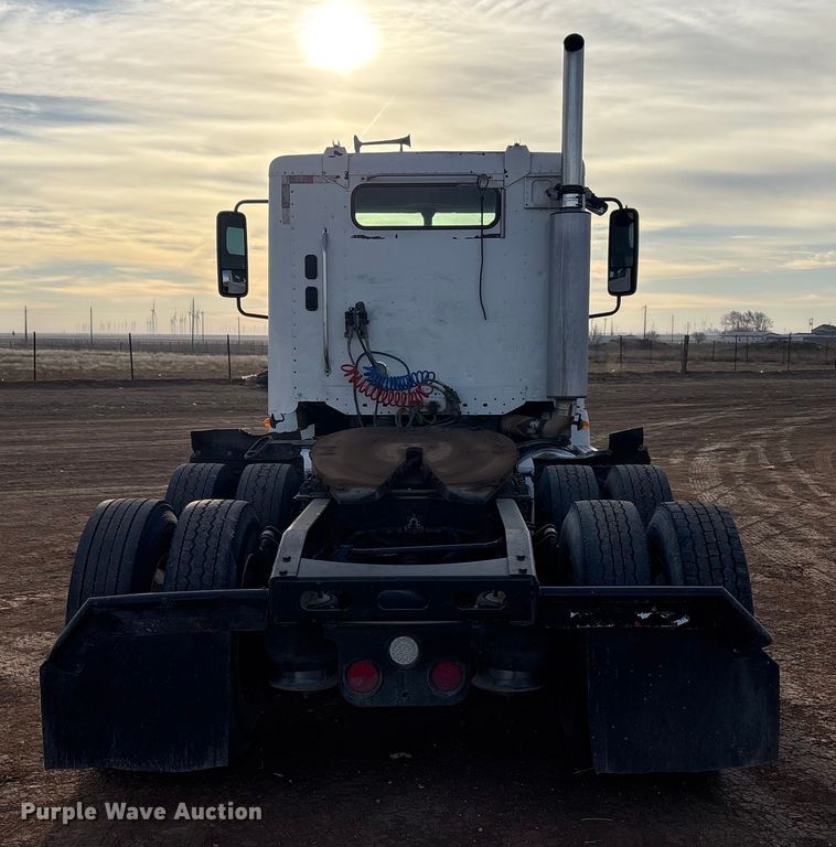 image for item EU4874 2006 Freightliner Columbia semi truck